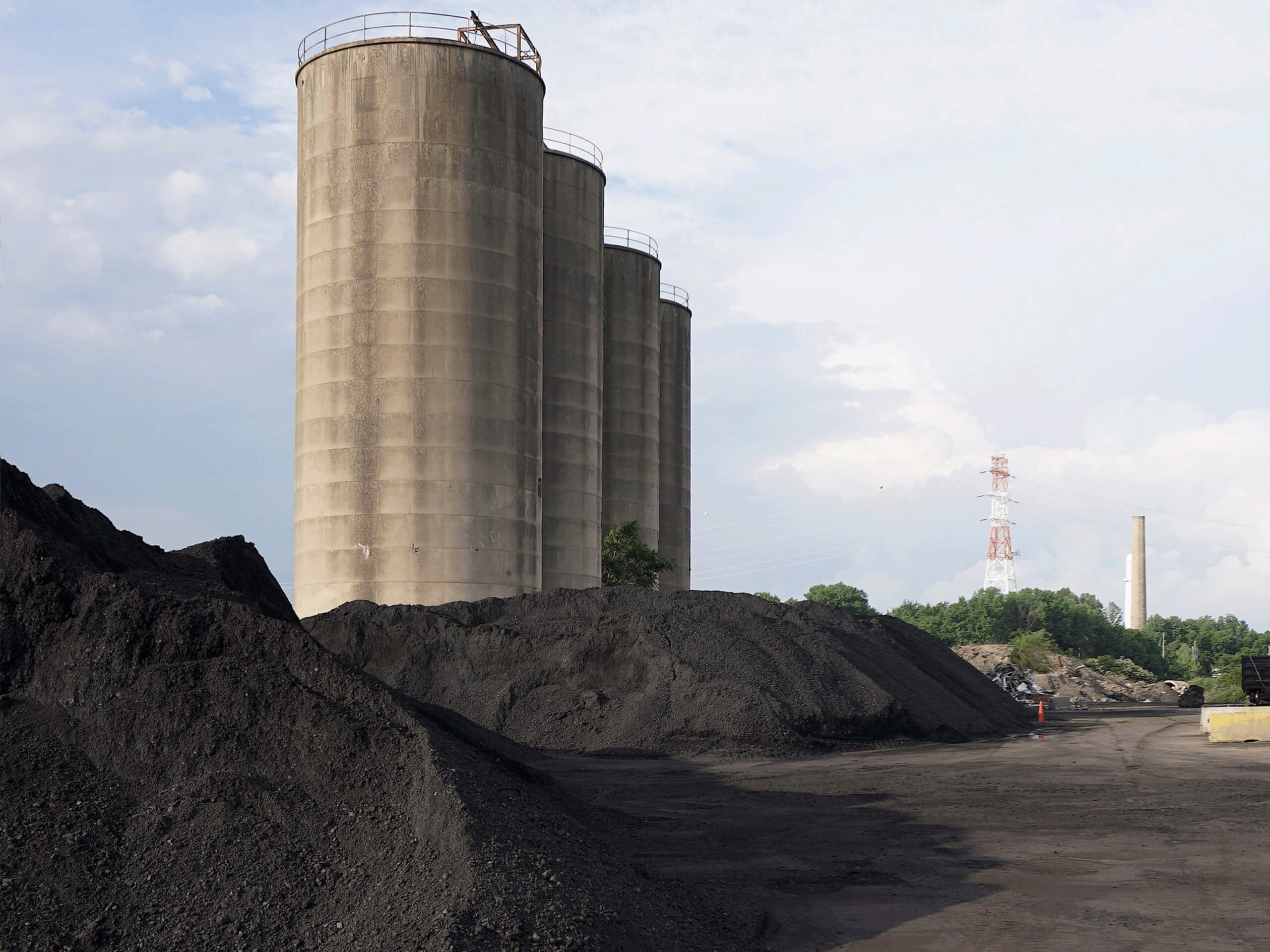 Mole&middot;Master&reg; on-site at coal facility: 100% dry process, no water introduced, no wet coal to manage