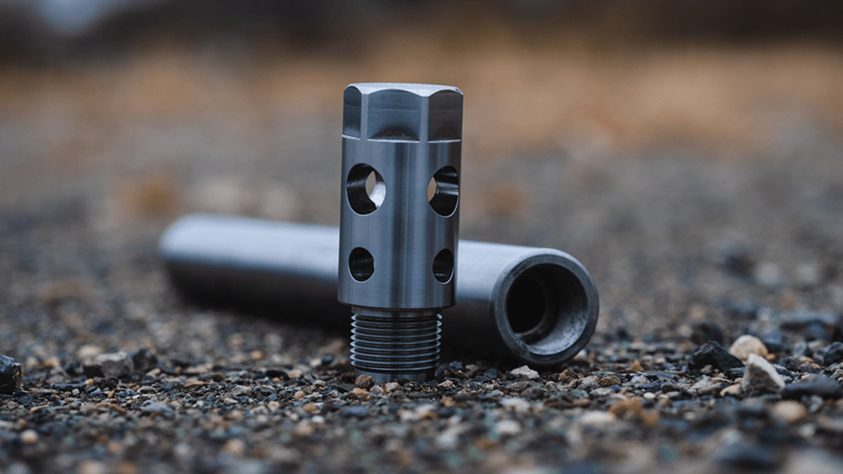 Safe-T-Shot&reg; device: close-up of CO2 build-up removal cartridge in operator's hand