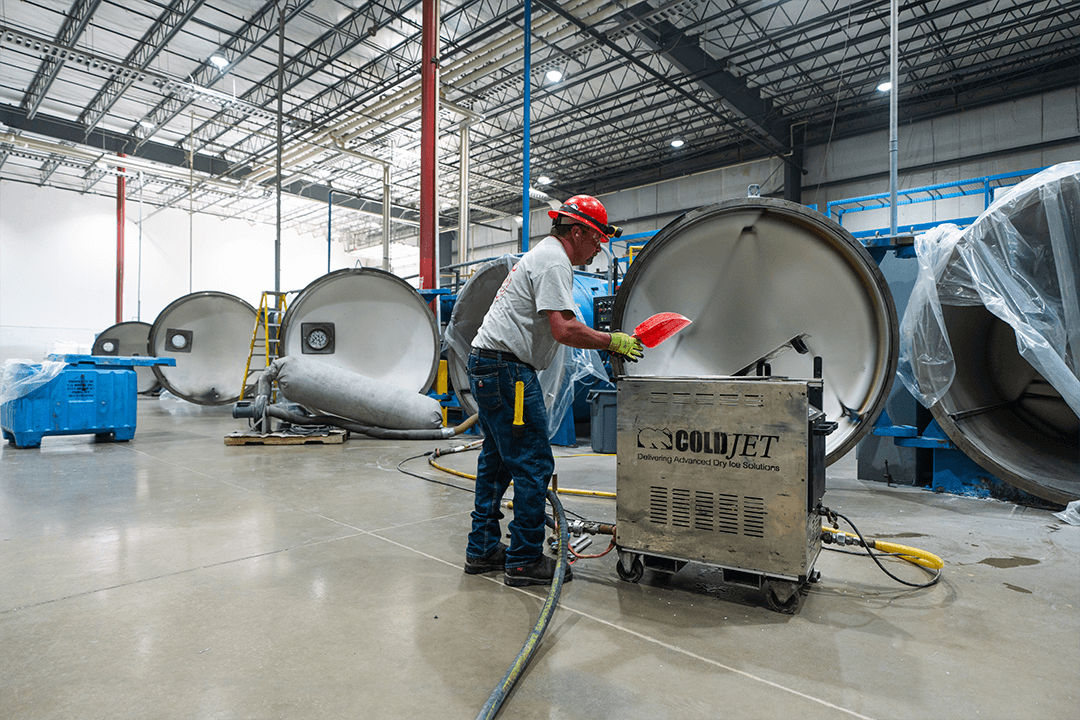 Mole&middot;Master&reg; dry ice blasting worker: co2 pellets sublimate on contact, leaving no residue