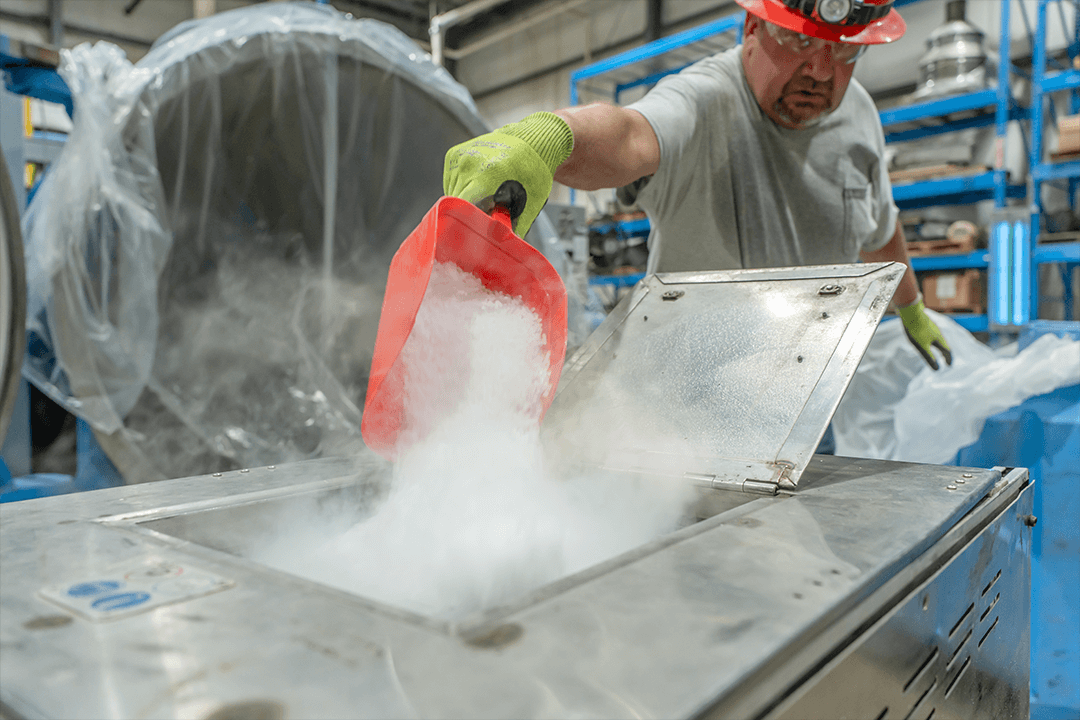 Dry ice blasting worker in food processing facility: no water, no secondary waste