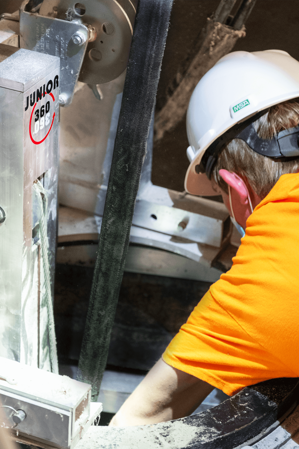 Mole&middot;Master&reg; operator running a Junior 360&deg;&reg; during a silo cleaning operation