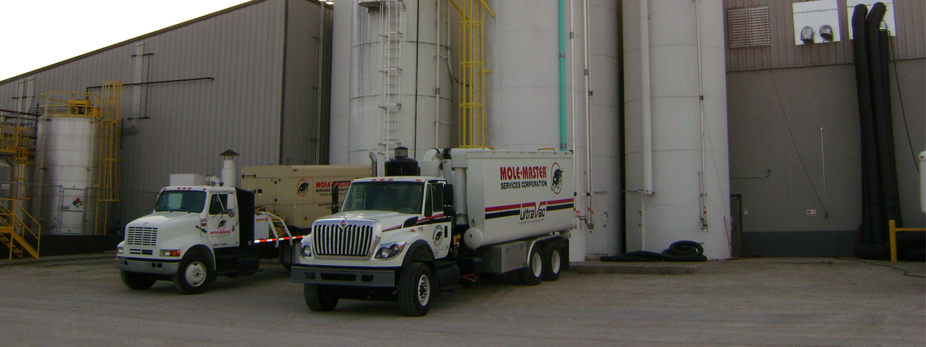 Mole&middot;Master&reg; trucks at a pet food factory: established service history in decontamination-grade silo cleaning
